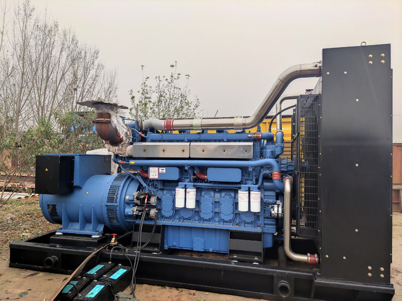 上饶柴油发电机组更换机油时，应遵循哪些步骤？